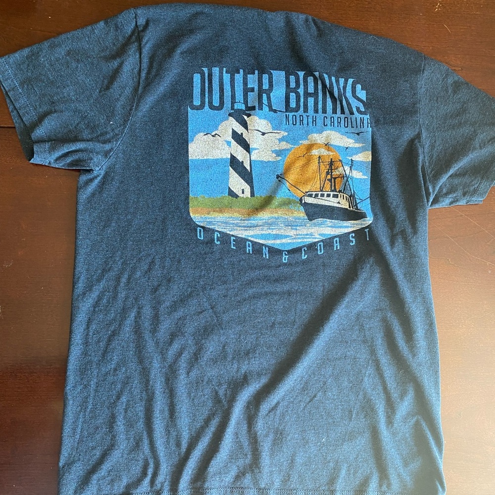 Men’s medium Outerbanks shirt